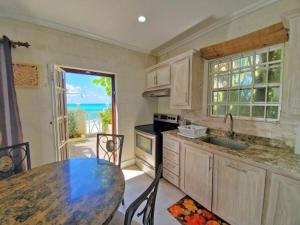 Beachfront South Coast Apartment, Great Location!