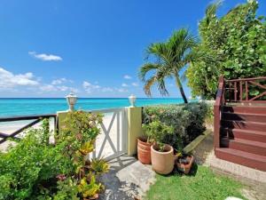 Beachfront South Coast Apartment, Great Location!