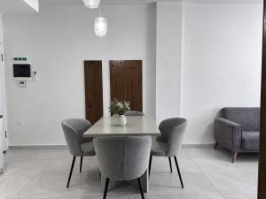 Modern 1 Bedroom Apartment, Buka Hospitality