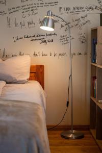Hygge Home - Stylish Artistic Apartment with Free weekend parking