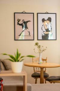 Hygge Home - Stylish Artistic Apartment with Free weekend parking