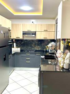 Elegant Apartment in Bir El Djir with Balcony