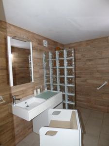 Appartements Le Petit Clos Des Camelias, gite PMR proche de la plage : photos des chambres