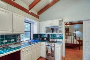 Condo #27 @ Beachside Villas