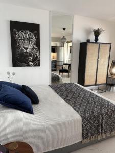 Studio2 with Sea View - French Riviera Retreat