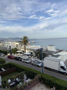 Studio2 with Sea View - French Riviera Retreat