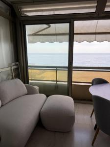 Studio2 with Sea View - French Riviera Retreat