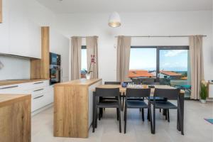 Penthouse Apartment Maya with Pool and Jacuzzi