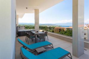 Penthouse Apartment Maya with Pool and Jacuzzi