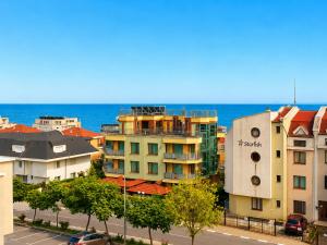 Informat 1 - Pool and SeaView - Top Location
