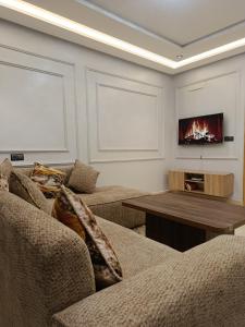 adrar home 02