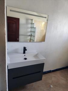 ‘JASPER’ Private Room with shared bathroom