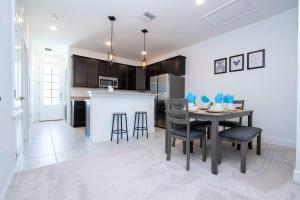 Bright 4BR w PS4 & Mickey Rooms at Holly Village 132