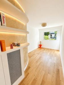 Elegant 3-bedrooms with Balcony Near Paris