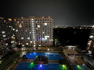Amazing lovely condo studio type, facing olympic size pool and mountain