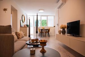 APARTMENT ATRIO SILENTE - two connected one bedroom apartments - sleeps 4 - 800 m from Split Old Town