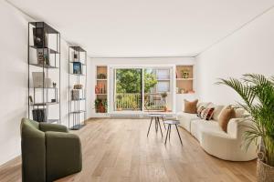 Elegant 3-bedrooms with Balcony Near Paris