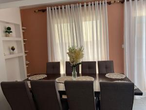 Utulivu Suites, Coastal 3BR, Pool, 7th Floor View