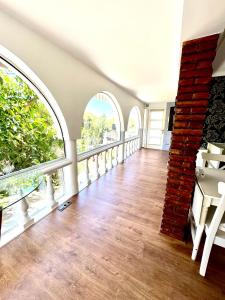 Luminous studio apartment in a villa with pool