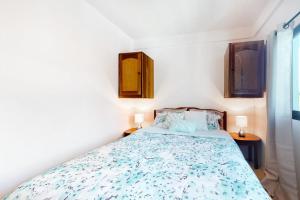 Charming Suite with WiFi AC Shared Pool Grill Area & Rooftop Deck