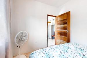 Charming Suite with WiFi AC Shared Pool Grill Area & Rooftop Deck