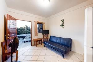 Cozy Suite for Two with WiFi AC Shared Pool Grill & Sunsets from the Rooftop