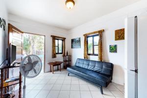 Cozy Suite w WiFi AC Shared Sundeck & Pool - Rooftop with Great Views