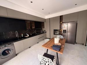 Villa piscine, parking privé, plage 700 m