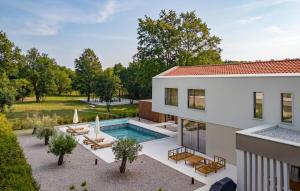 Beautiful Home In Snasici With Sauna