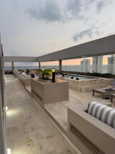 apartamento de lujo con piscina y jacuzzi en el rodadero