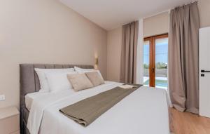 Beautiful Home In Vrsi
