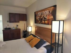 Spacious Studio Close to the Beach & Shops 2339