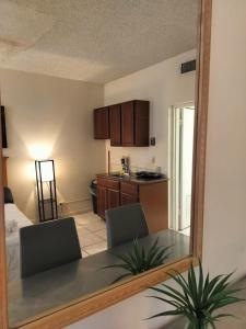 Spacious Studio Close to the Beach & Shops 2339