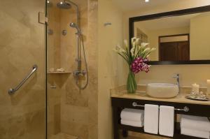 One Bedroom Suite Pool View Swim Out- Dreams