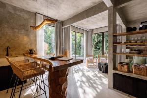 Bamboolina Villa - Jungle Retreat with River Access