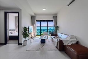 Minimal Luxury Apartment District 4