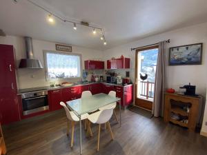Grand appartement pour 11 pers. avec belle vue sur le village - FR-1-886-134