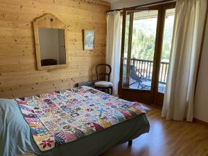 Grand appartement pour 11 pers. avec belle vue sur le village - FR-1-886-134