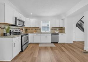 Spacious 4BR Home in Walkerville with BBQ & Parking