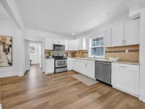 Spacious 4BR Home in Walkerville with BBQ & Parking
