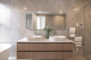 Comfortable & Convenient Townhouse in Auckland
