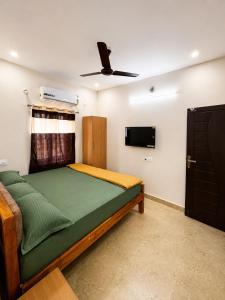 Aadiyogi Guest House