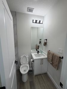Cozy 2BR Suite Near NAIT , Wi-Fi and Kitchen