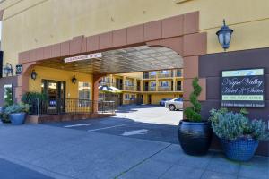 Napa Valley Hotel & Suites