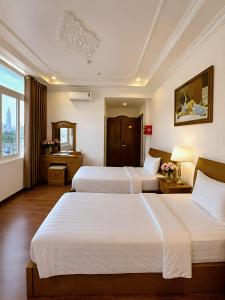 DAHLIALAND SAIGON HOTEL & SWIMMING PooL