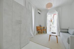Theros Hydra apartment