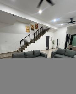 5BR 4Bath Homestay with Snooker Table Sitiawan
