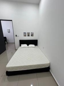 5BR 4Bath Homestay with Snooker Table Sitiawan