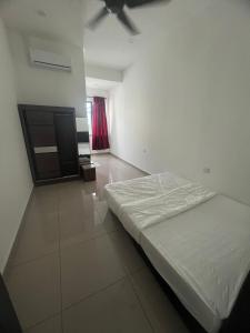 5BR 4Bath Homestay with Snooker Table Sitiawan