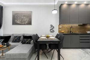 Stylowy Apartament z Parkingiem Podziemnym i Klimatyzacją na Bulwarach Szczecińskich by Noclegi Renters